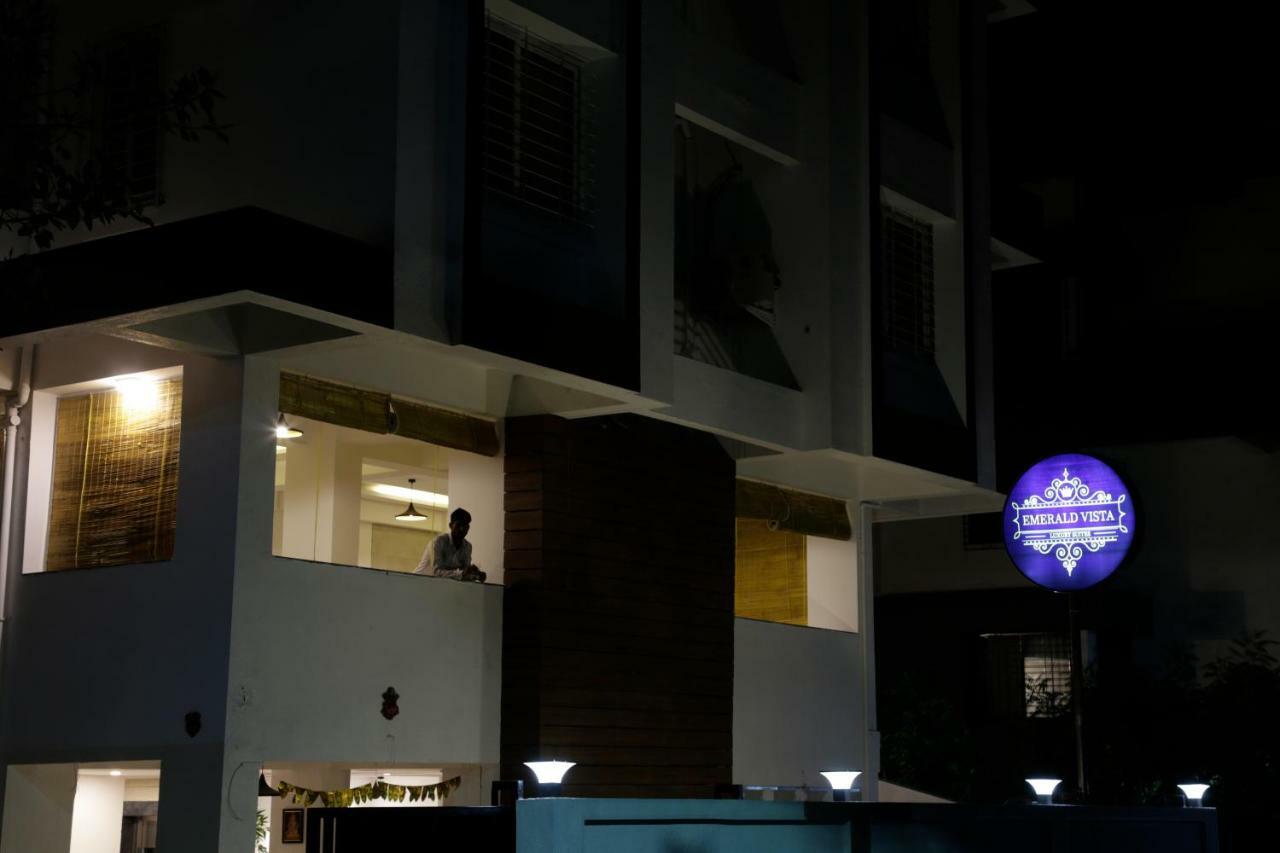 Emerald Vista Luxury Suites Пюн Екстериор снимка