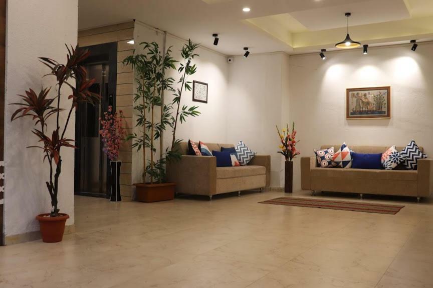 Emerald Vista Luxury Suites Пюн Екстериор снимка