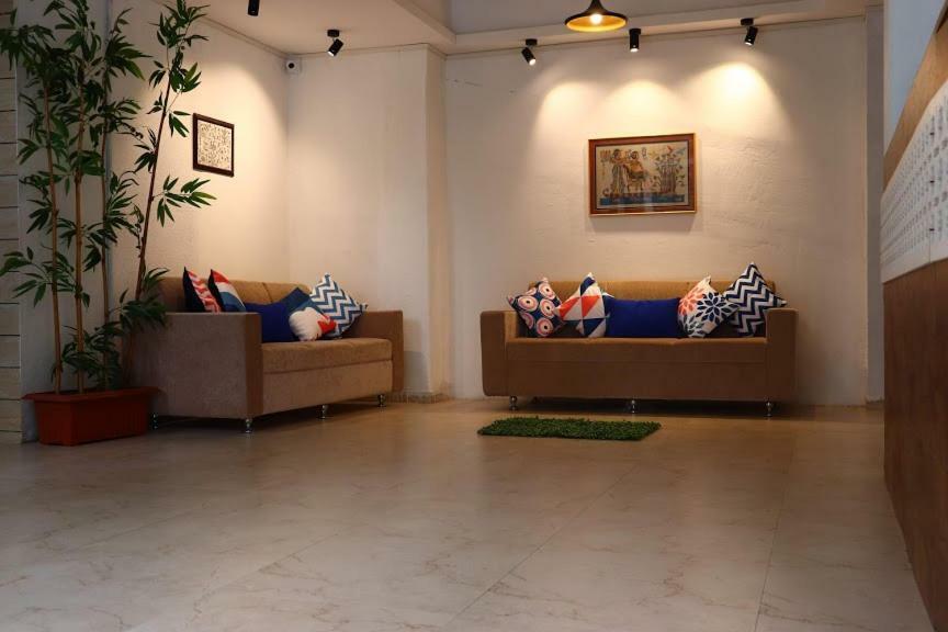 Emerald Vista Luxury Suites Пюн Екстериор снимка