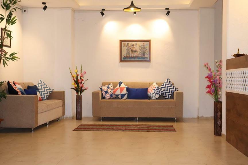 Emerald Vista Luxury Suites Пюн Екстериор снимка
