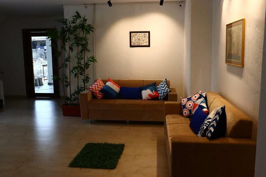 Emerald Vista Luxury Suites Пюн Екстериор снимка